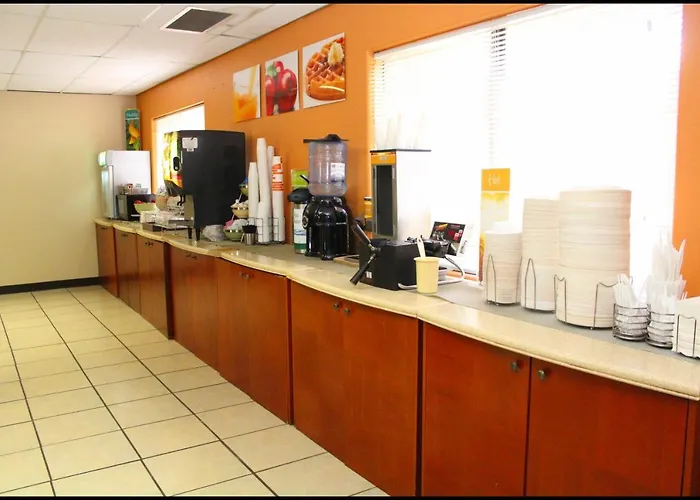 Ramada By Wyndham Tucson Airport Hotel 3*
