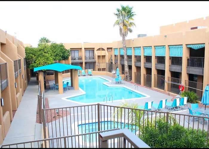 Hotel Ramada By Wyndham Tucson Airport 3*