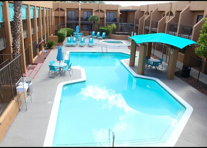 Hotel Ramada By Wyndham Tucson Airport 3*