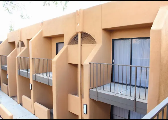 Hotel Ramada By Wyndham Tucson Airport