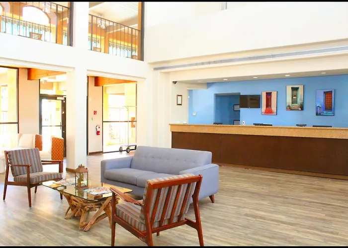 Ramada By Wyndham Tucson Airport Hotel Drexel Heights