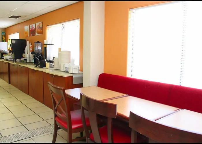 Ramada By Wyndham Tucson Airport 3*