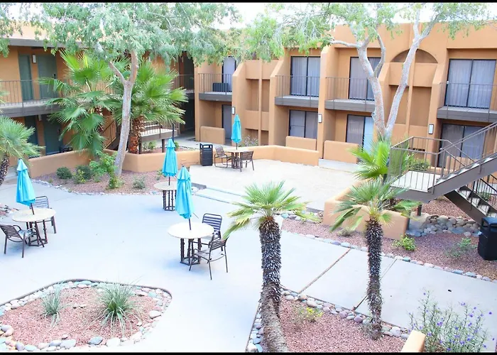 Ramada By Wyndham Tucson Airport 3*