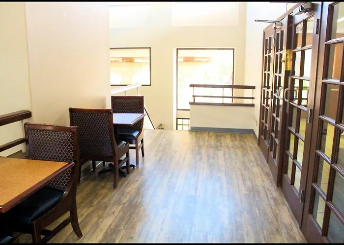 Hotel Ramada By Wyndham Tucson Airport