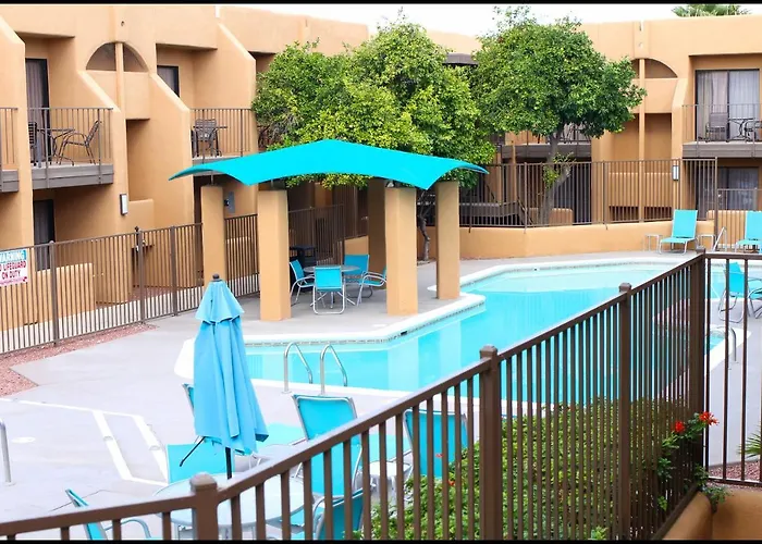Ramada By Wyndham Tucson Airport 3*