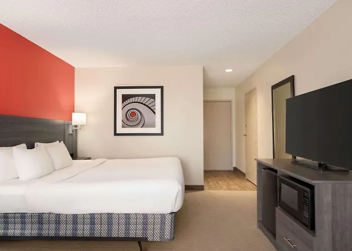 Ramada By Wyndham Tucson Airport 3*