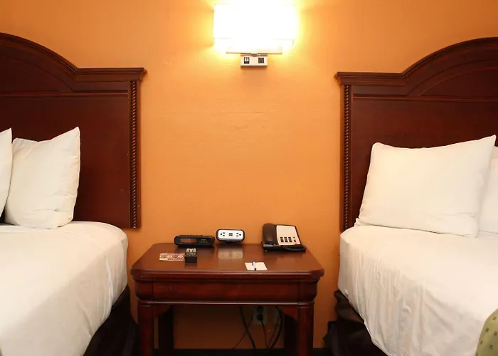 Hotel Ramada By Wyndham Tucson Airport
