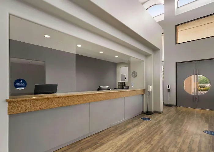 Ramada By Wyndham Tucson Airport 3*