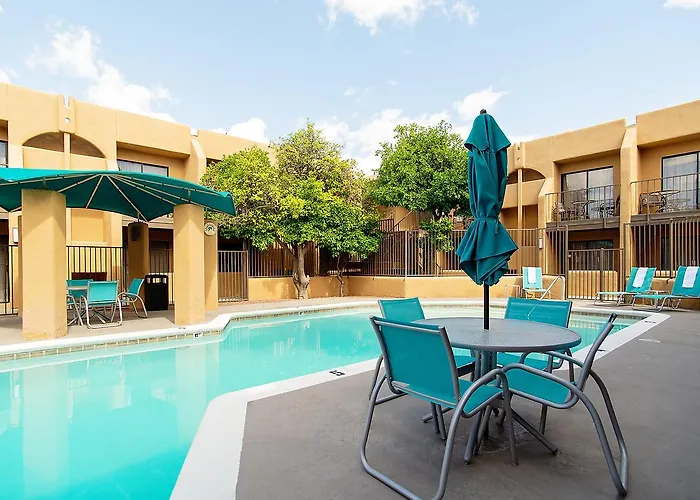 Ramada By Wyndham Tucson Airport 3*
