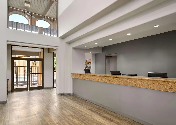 Hotel Ramada By Wyndham Tucson Airport Drexel Heights