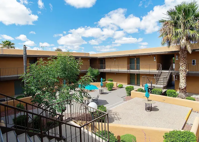 Ramada By Wyndham Tucson Airport 3*