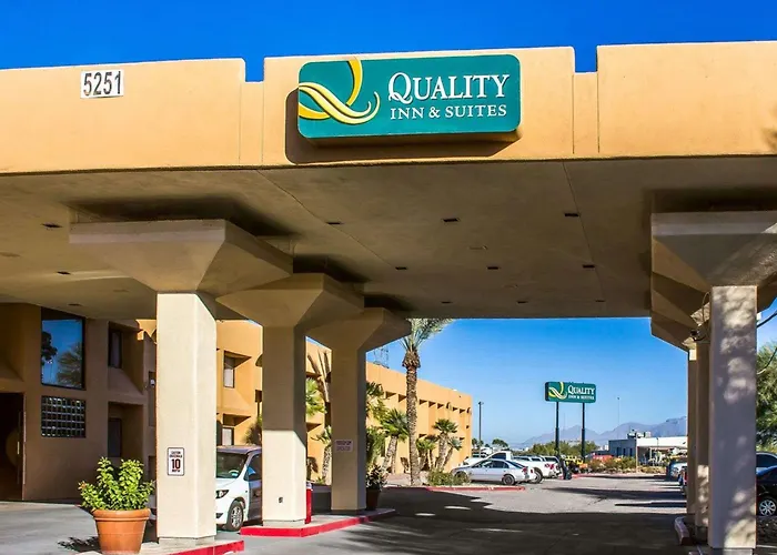 Ramada By Wyndham Tucson Airport Hotel 3*