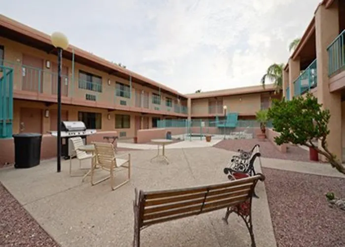 Ramada By Wyndham Tucson Airport 3*