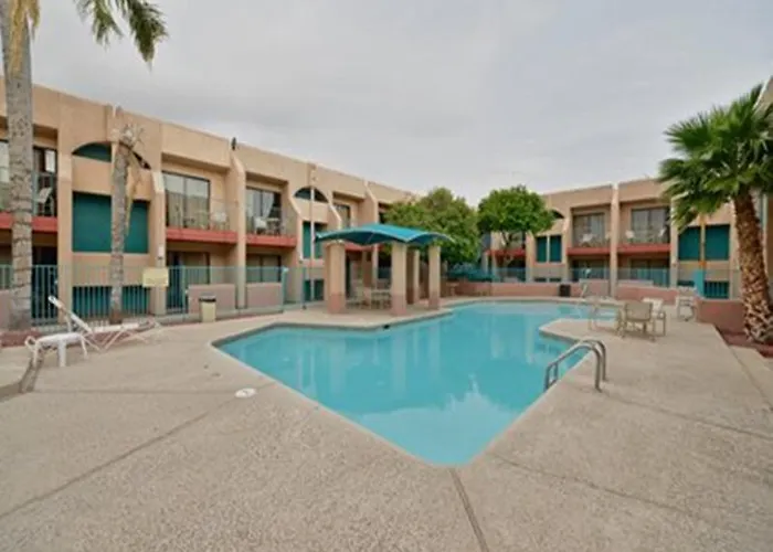 Hotel Ramada By Wyndham Tucson Airport Drexel Heights