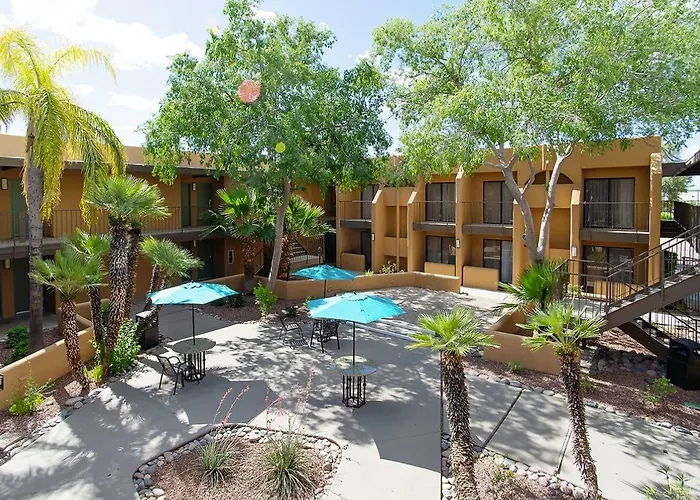 Ramada By Wyndham Tucson Airport Hotel 3*