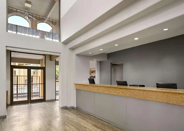 Ramada By Wyndham Tucson Airport Drexel Heights