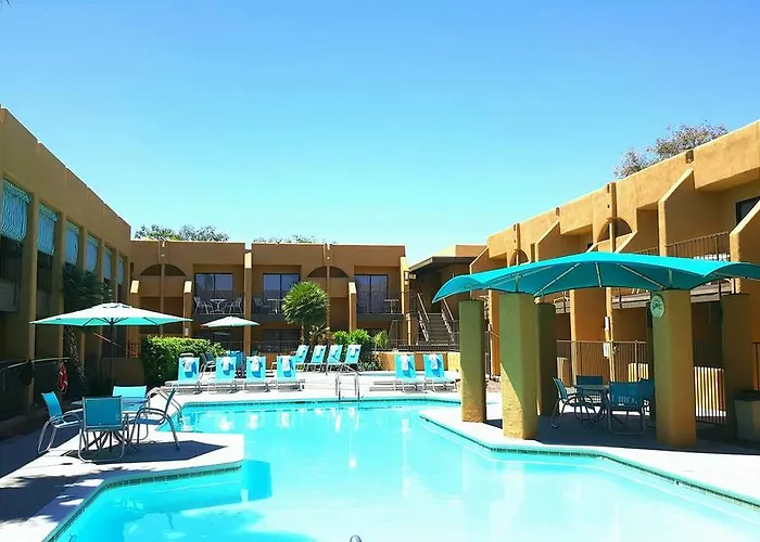 Ramada By Wyndham Tucson Airport Hotel Drexel Heights
