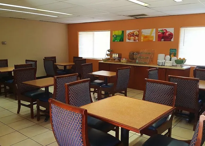 Ramada By Wyndham Tucson Airport Hotel Drexel Heights