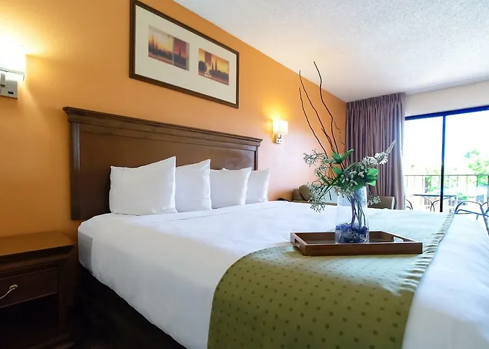 Ramada By Wyndham Tucson Airport Hotel Drexel Heights